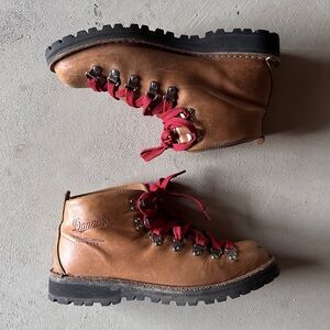 danner mountain light hiking boots